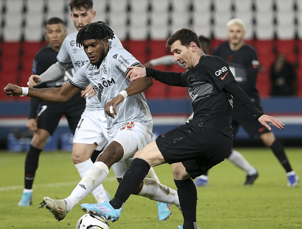 熊猫体育-法甲转会期走向成谜，圣安东尼奥马刺迎来里程碑，话题不断，临场指挥获称赞