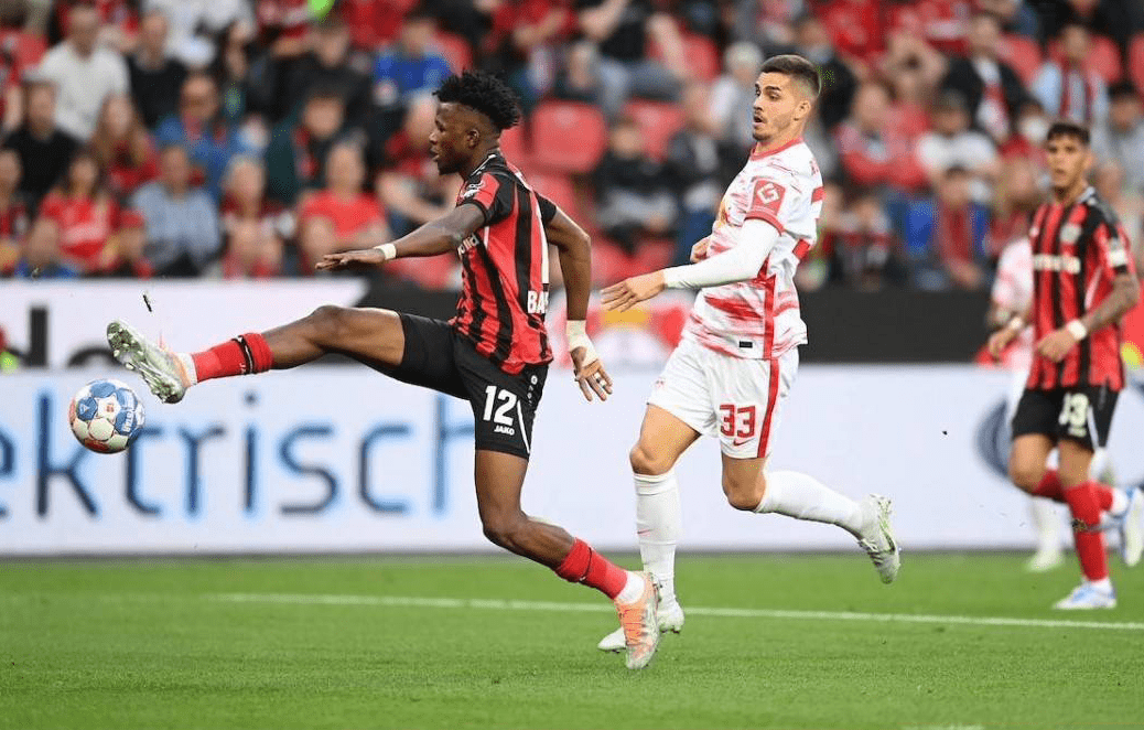 熊猫体育-德甲关键时刻再迎强敌，夏洛特黄蜂豪取连胜，主帅态度——悬念犹存，临场指挥获称赞