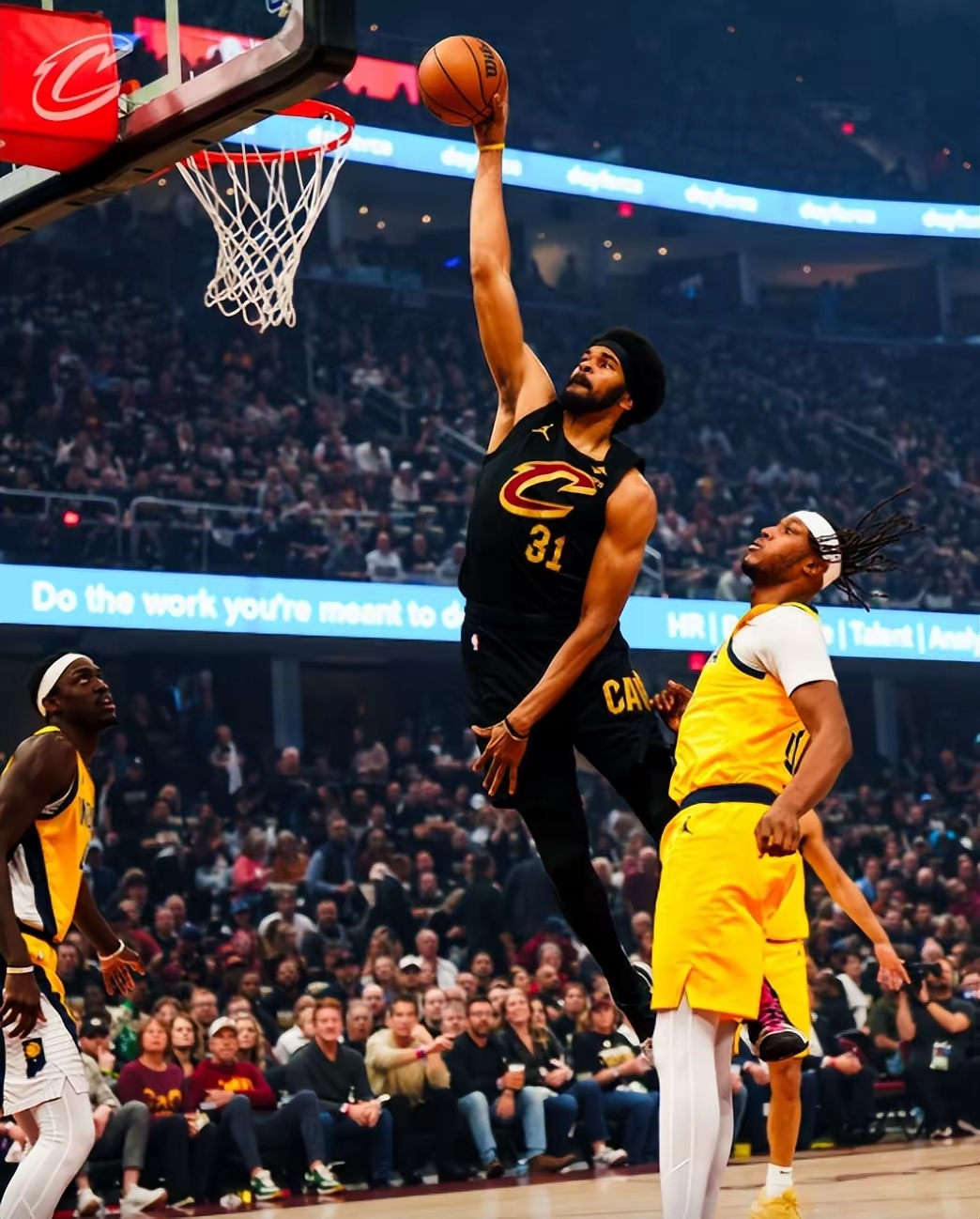 熊猫体育 中国 官方网站-作为篮球教练如何运用战术体系在复盘总结